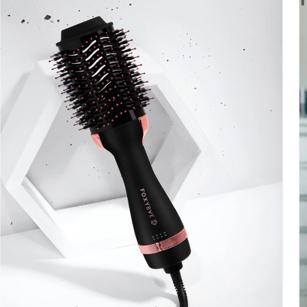 FOXY BAE Rose Gold Blowout Brush